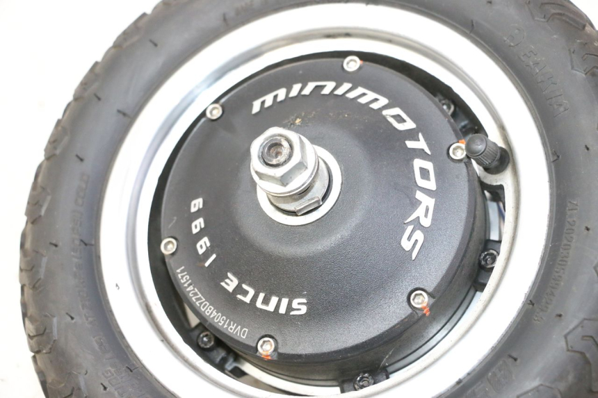 photo de JANTE ARRIÈRE ET PNEU DUALTRON VICTOR LIMITED 1