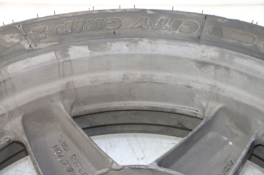 photo de JANTE ARRIÈRE ET PNEU YAMAHA X-MAX XMAX 125 (2010 - 2014)