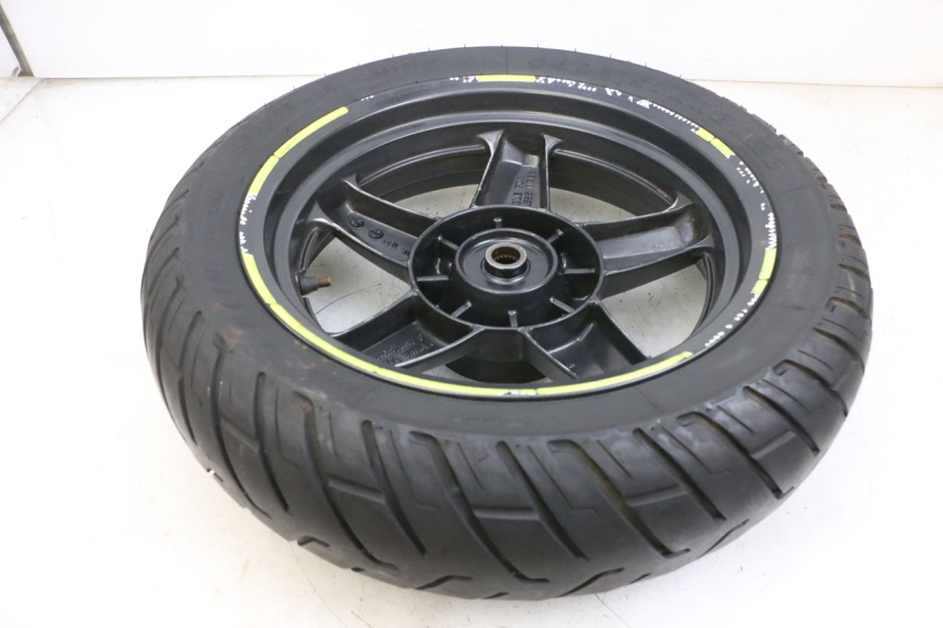 photo de JANTE ARRIÈRE ET PNEU YAMAHA XMAX X-MAX 125 (2006 - 2009) - Zoom état d’usage