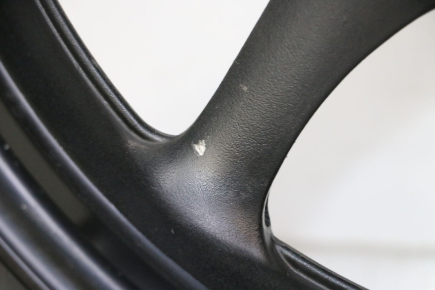 photo de JANTE ARRIÈRE ET PNEU YAMAHA XJ6 ABS 600 (2008 - 2016)