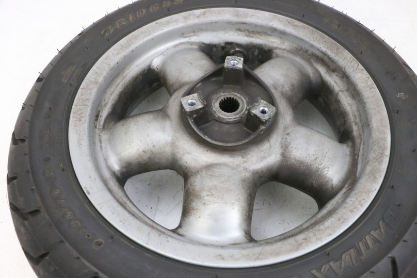 photo de JANTE ARRIÈRE ET PNEU YAMAHA YP MAJESTY 125 (2002 - 2006) - État de surface