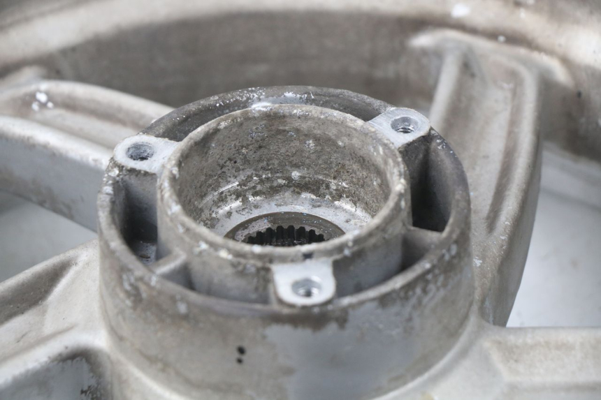 photo de JANTE ARRIERE APRILIA ATLANTIC 125 (2003 - 2009) - Points de fixation