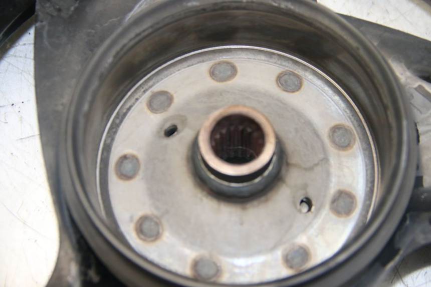 photo de JANTE ARRIERE PGO BIG MAX 50 (2001 - 2009) - Gros plan technique