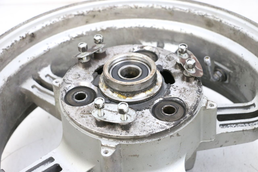 photo de JANTE ARRIERE SUZUKI BURGMAN EXECUTIVE ABS 650 (2006 - 2012) - Zoom composants