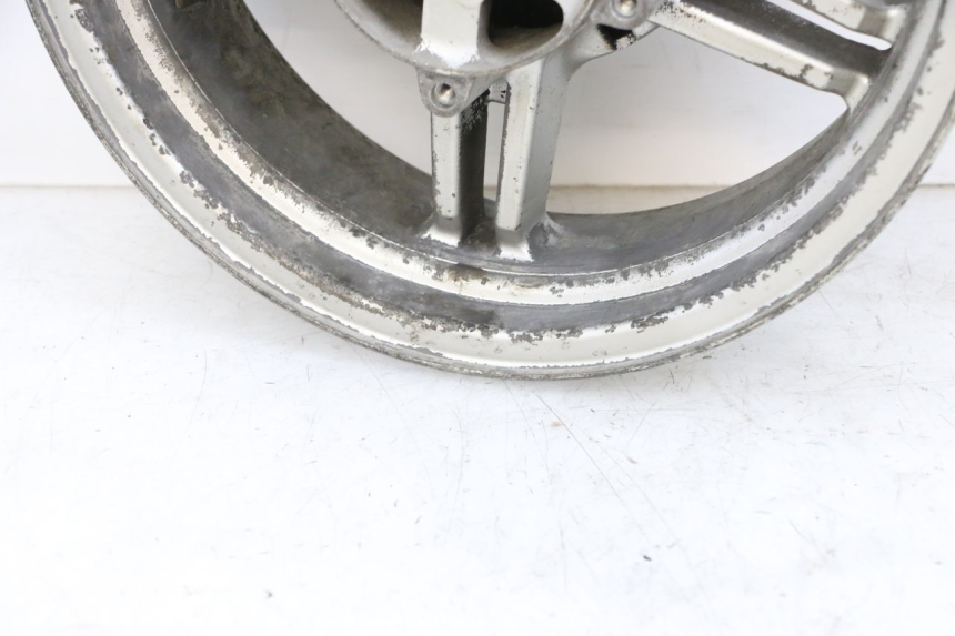 photo de JANTE ARRIERE SUZUKI BURGMAN EXECUTIVE ABS 650 (2006 - 2012) - Zoom état d’usage