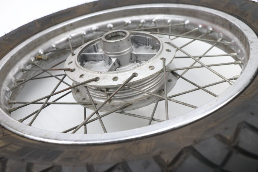 photo de JANTE ARRIERE SUZUKI TU X TUX VOLTY 125 (1999 - 2001) - Vue rapprochée