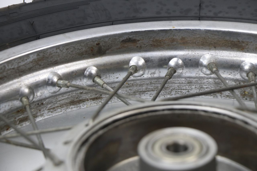 photo de JANTE ARRIERE SUZUKI TU X TUX VOLTY 125 (1999 - 2001) - Gros plan technique