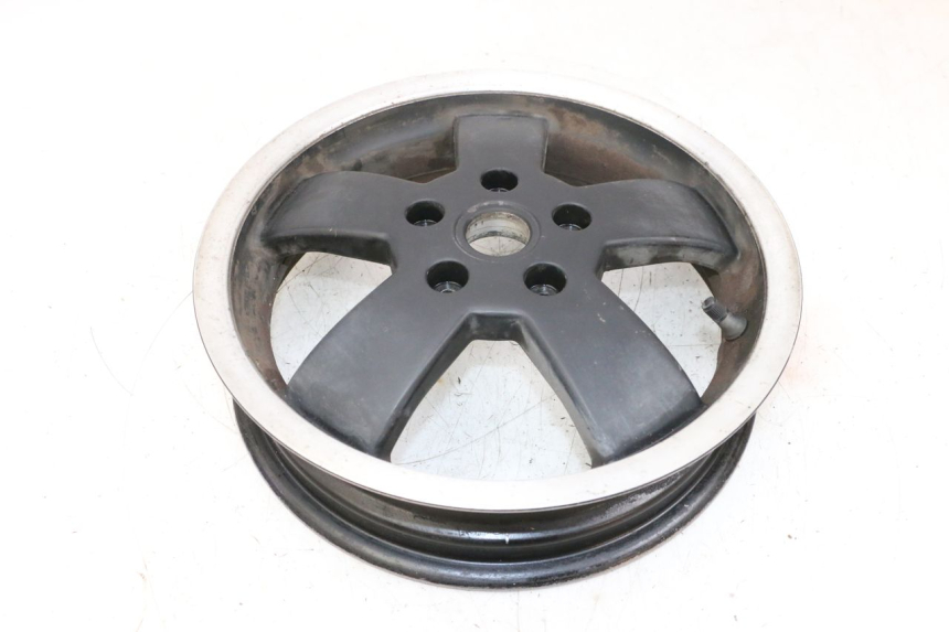 photo de JANTE ARRIERE PIAGGIO VESPA GTS SUPER IE 125 (2009 - 2016) - Focus structure