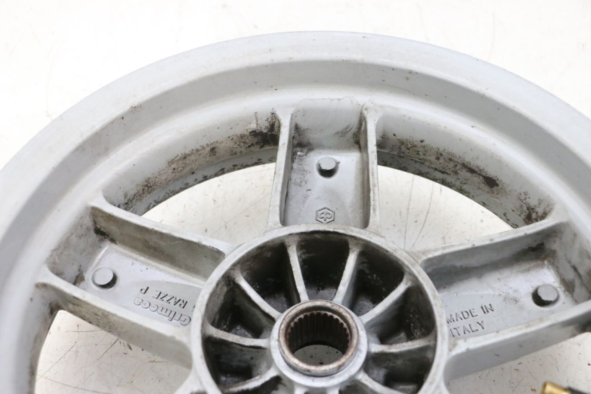 photo de JANTE ARRIERE PIAGGIO X8 125 (2004 - 2007) - Gros plan technique