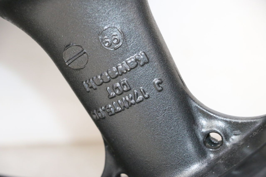 photo de JANTE ARRIERE KAWASAKI ZR 7 750 (1999 - 2001) - Vue rapprochée