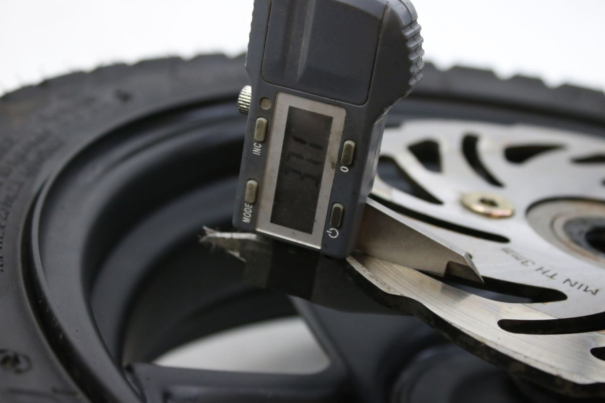 photo de JANTE AVANT KEEWAY RY6 2T 50 (2011 - 2019)