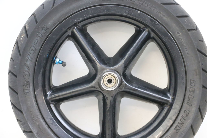 photo de JANTE AVANT ET PNEU MBK BOOSTER SPIRIT 50 (2004 - 2017) - Vue rapprochée