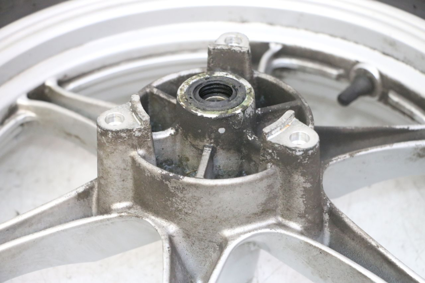 photo de JANTE AVANT ET PNEU SUZUKI BURGMAN 125 (2007 - 2014)