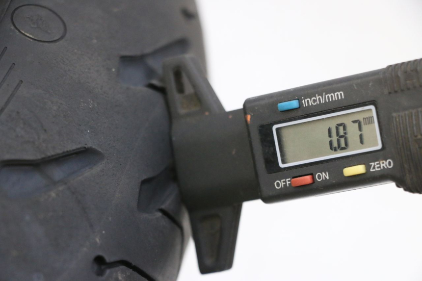 photo de JANTE AVANT ET PNEU YAMAHA FJR ABS 1300 (2006 - 2012) - Détail de la pièce