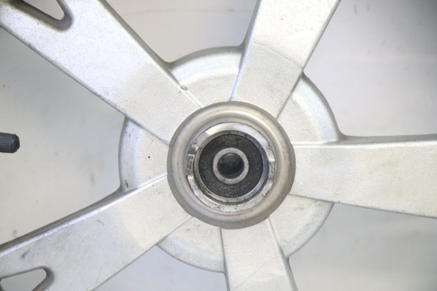 photo de JANTE AVANT ET PNEU PEUGEOT KISBEE 4T 50 (2018 - 2022)