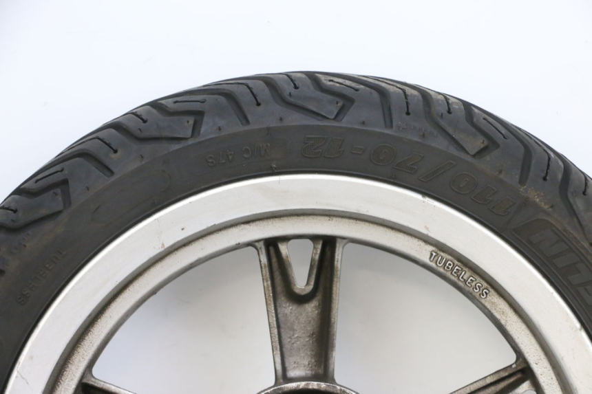 photo de JANTE AVANT ET PNEU PEUGEOT KISBEE 4T 50 (2010 - 2017)