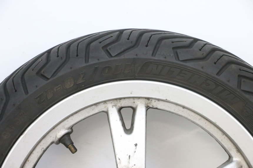 photo de JANTE AVANT ET PNEU PEUGEOT KISBEE 4T 50 (2010 - 2017)