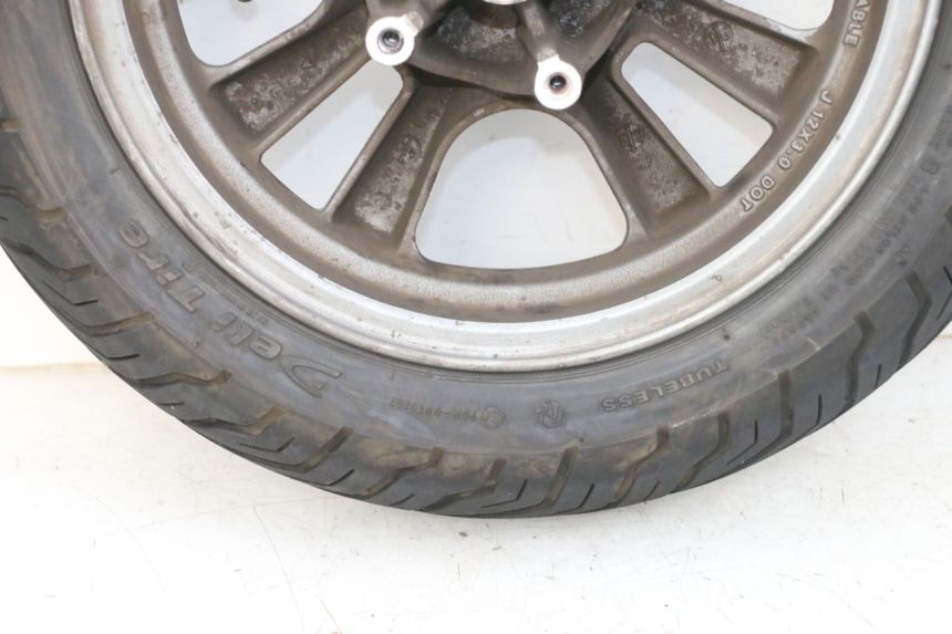 photo de JANTE AVANT ET PNEU KYMCO LIKE 125 (2009 - 2016) - Détails caractéristiques