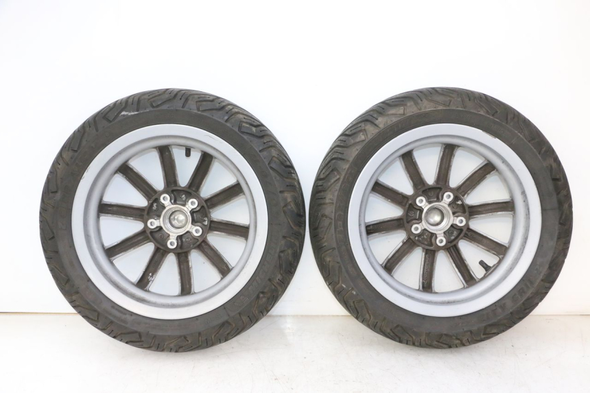 photo de JANTE AVANT ET PNEU PIAGGIO MP3 RL 250 (2007 - 2010)