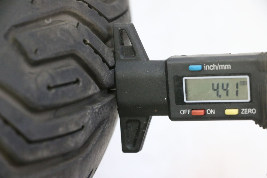 photo de JANTE AVANT ET PNEU PIAGGIO MP3 RL 250 (2007 - 2010)