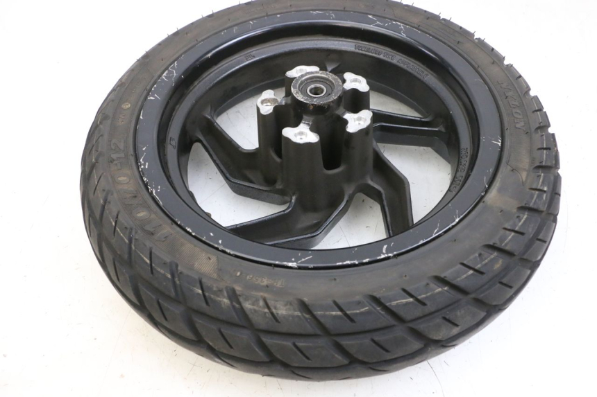 photo de JANTE AVANT ET PNEU SYM ORBIT III 3 4T 50 (2021 - 2025) - Autre angle de vue