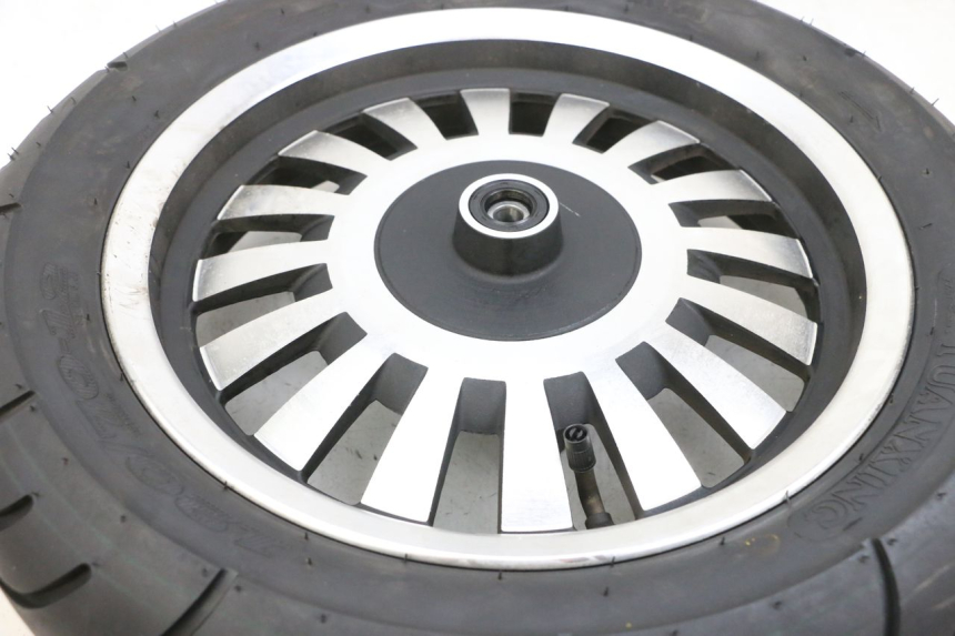 photo de JANTE AVANT ET PNEU EFUN PUSA 1 - Autre angle de vue