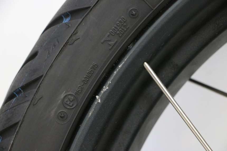 photo de JANTE AVANT ET PNEU BMW R GS 1250 (2021 - 2024) - Vue rapprochée