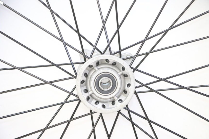 photo de JANTE AVANT ET PNEU APOLLO RFZ 125