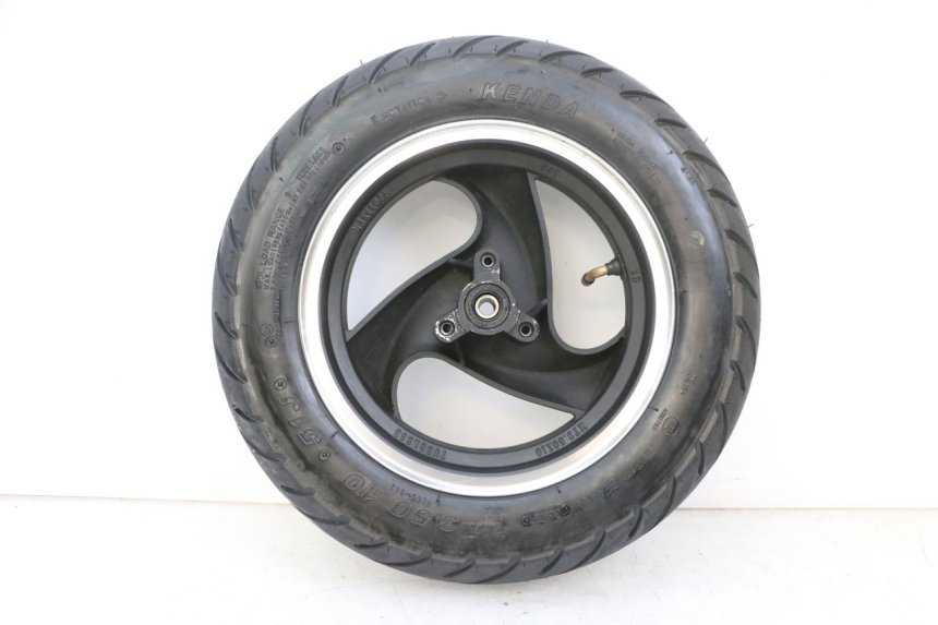 photo de JANTE AVANT ET PNEU JM MOTORS SANTANA EVO 50 (2024 - 2026) - Points de fixation