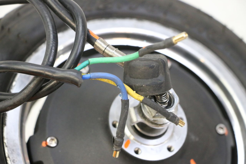 photo de JANTE AVANT ET PNEU DUALTRON VICTOR LIMITED 1