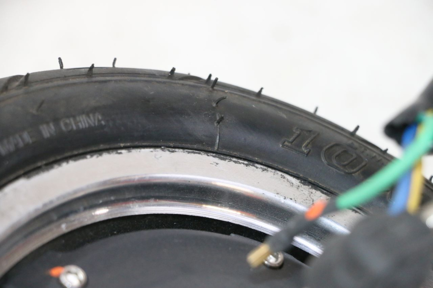 photo de JANTE AVANT ET PNEU DUALTRON VICTOR LIMITED 1