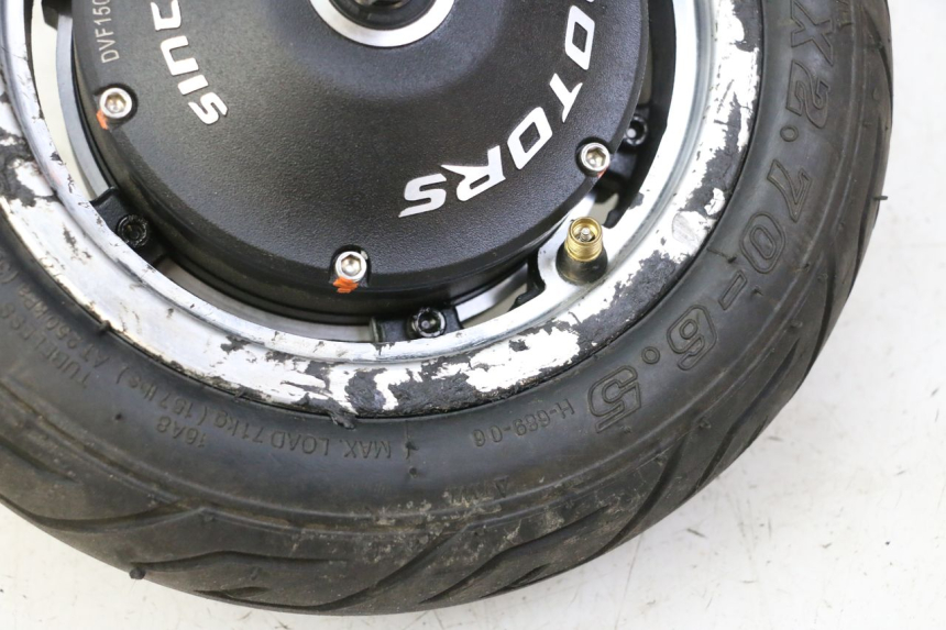 photo de JANTE AVANT ET PNEU DUALTRON VICTOR LIMITED 1