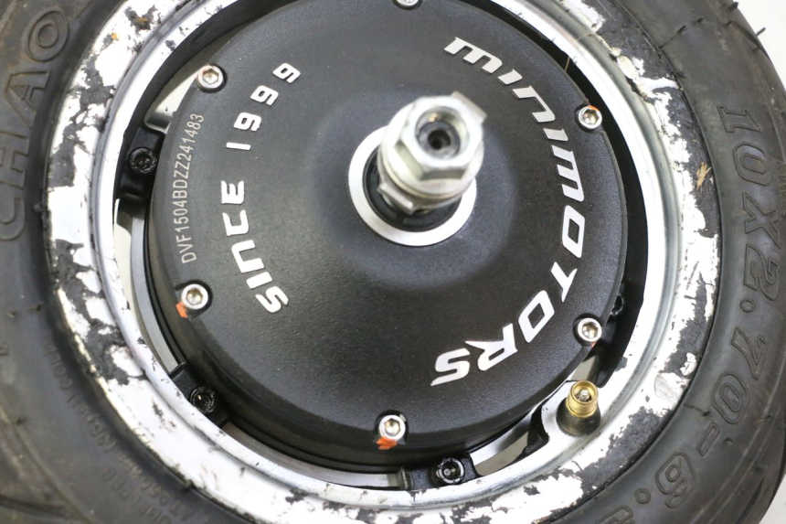 photo de JANTE AVANT ET PNEU DUALTRON VICTOR LIMITED 1