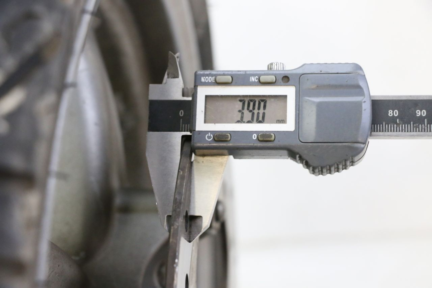 photo de JANTE AVANT ET PNEU PIAGGIO X9 EVOLUTION 125 (2003 - 2007)