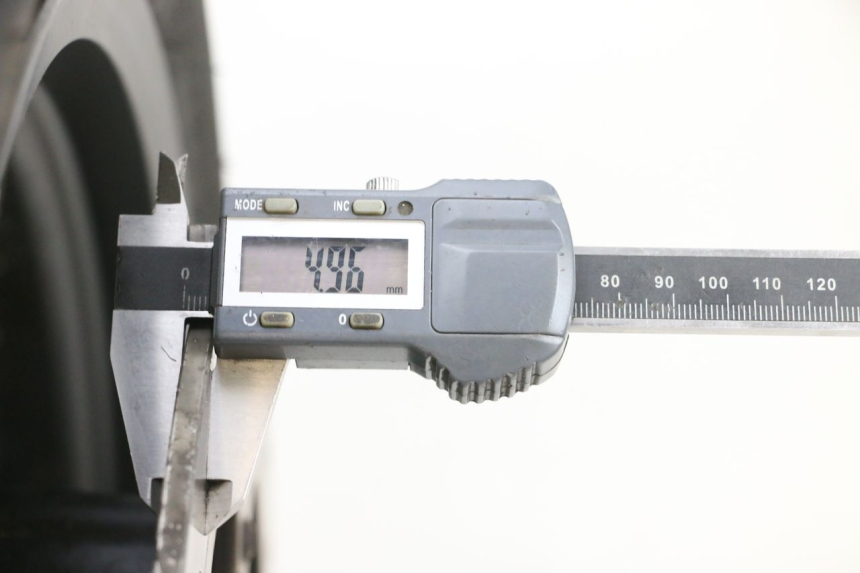 photo de JANTE AVANT ET PNEU PIAGGIO XEVO - X EVO 125 (2007 - 2016) - Autre angle de vue