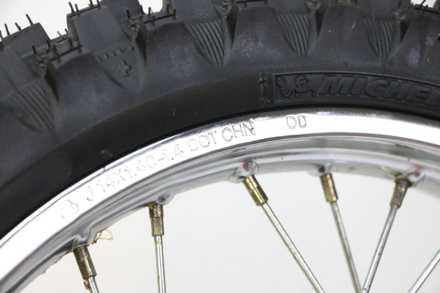 photo de JANTE AVANT ET PNEU YAMAHA PW 80 (1983 - 2014)