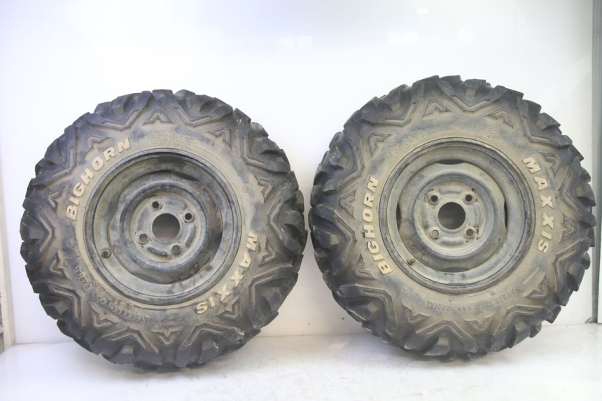 photo de JANTE AVANT ET PNEU YAMAHA YFM GRIZZLY 550 (2008 - 2015)