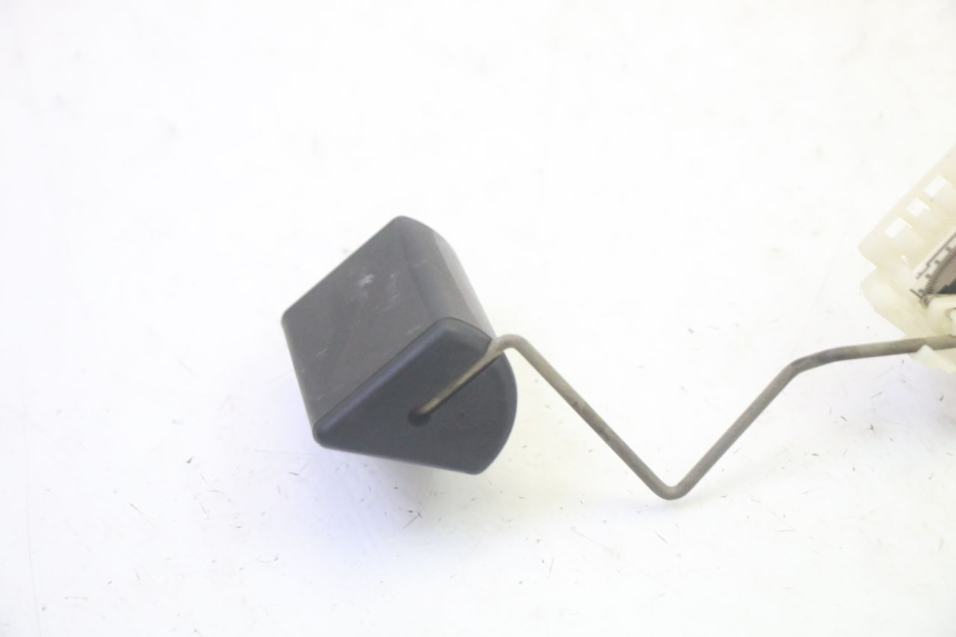 photo de JAUGE RESERVOIR ESSENCE YAMAHA FJR ABS 1300 (2006 - 2012) - Autre angle de vue