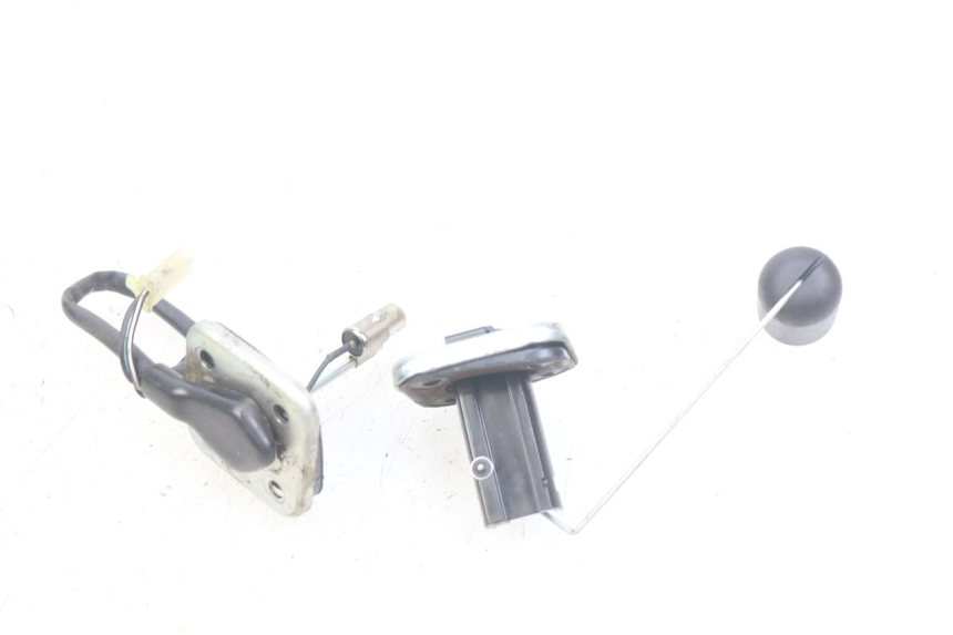 photo de JAUGE RESERVOIR ESSENCE PIAGGIO FLY 4T 50 (2013 - 2017)
