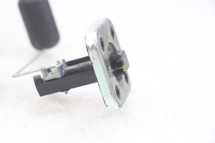 photo de JAUGE RESERVOIR ESSENCE PIAGGIO FLY 4T 50 (2013 - 2017)