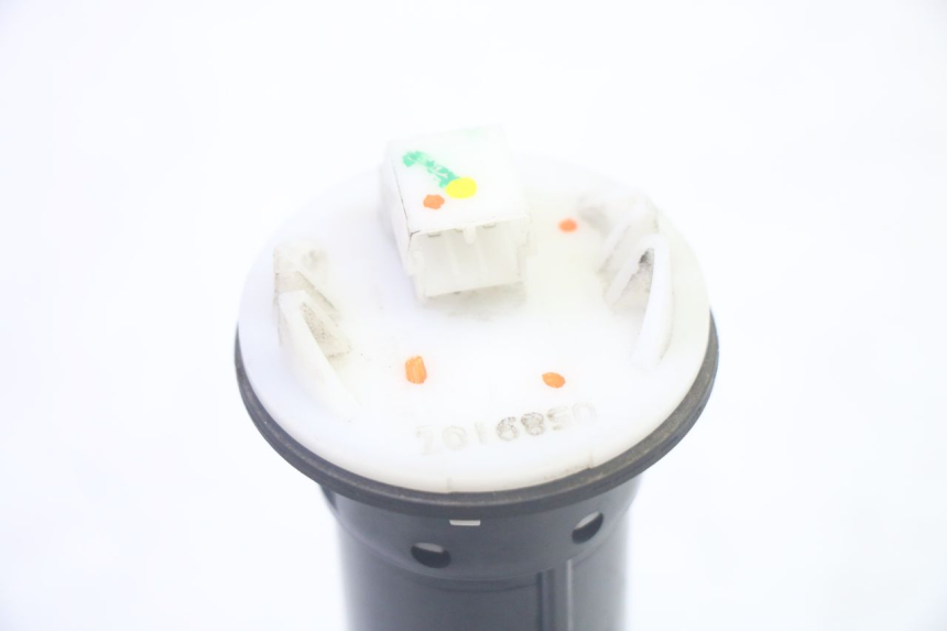 photo de JAUGE RESERVOIR ESSENCE PIAGGIO MP3 HPE 350 (2018 - 2020) - Gros plan technique