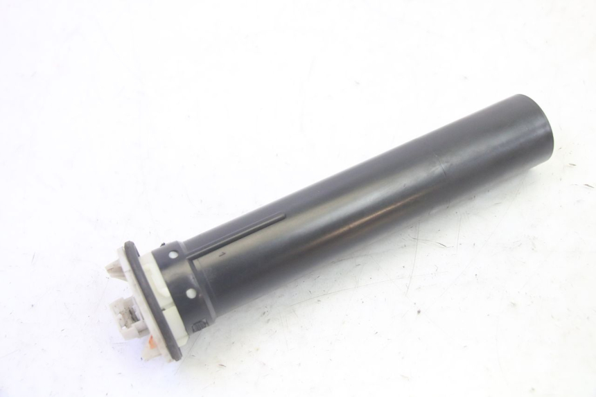 photo de JAUGE RESERVOIR ESSENCE PIAGGIO MP3 RL 250 (2007 - 2010) - Autre angle de vue