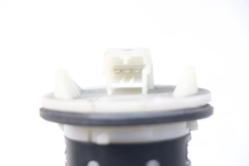 photo de JAUGE RESERVOIR ESSENCE PIAGGIO VESPA LX IE 125 (2010 - 2012)