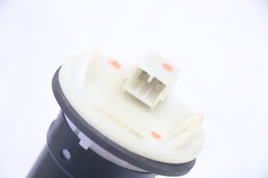 photo de JAUGE RESERVOIR ESSENCE PIAGGIO XEVO - X EVO 125 (2007 - 2017) - Autre angle de vue