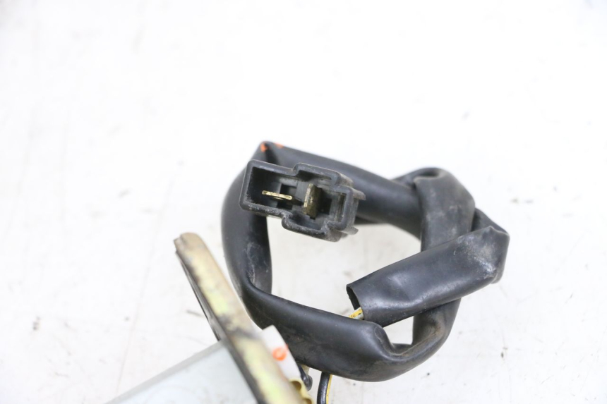 photo de JAUGE RESERVOIR ESSENCE KAWASAKI ZR 7 750 (1999 - 2001) - Zoom état d’usage