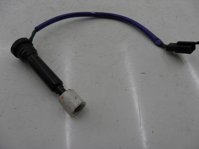 photo de JAUGE RESERVOIR HUILE KYMCO SPACER 50 (1998 - 2009) - Autre angle de vue