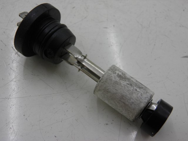 photo de JAUGE RESERVOIR HUILE PEUGEOT JET FORCE CARBU 50 (2003 - 2016)