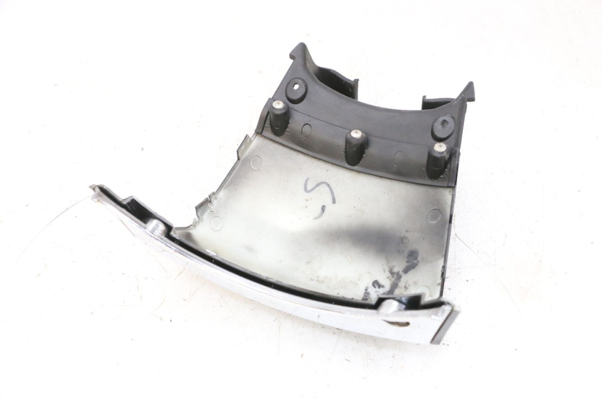 photo de JONCTION CARENAGE ARRIERE JM MOTORS GTS 125 (2015 - 2019) - Gros plan technique