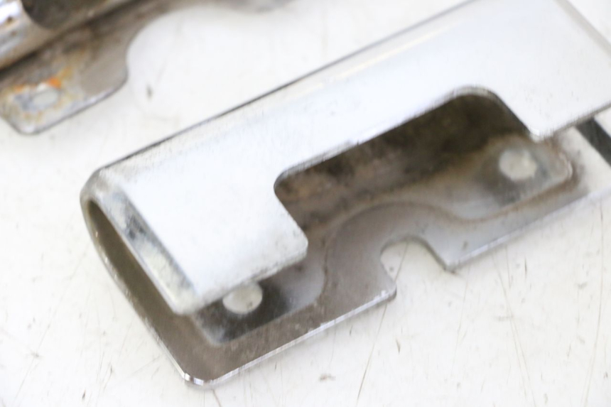 photo de JONCTION CARENAGE ARRIERE INFERIEURE HYOSUNG GV AQUILA 125 (2000 - 2004)