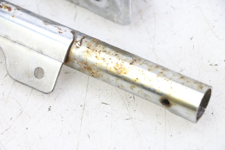 photo de JONCTION CARENAGE ARRIERE INFERIEURE HYOSUNG GV AQUILA 125 (2000 - 2004)